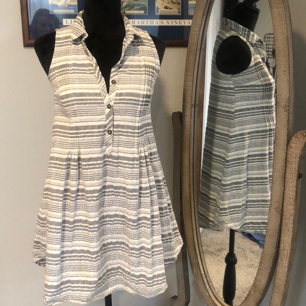 💝💝 Cute mini sleeveless dress w/collar.